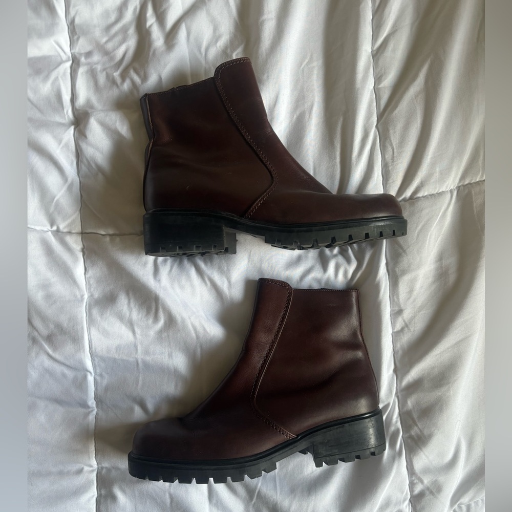 Eddie Bauer Chelsea boots